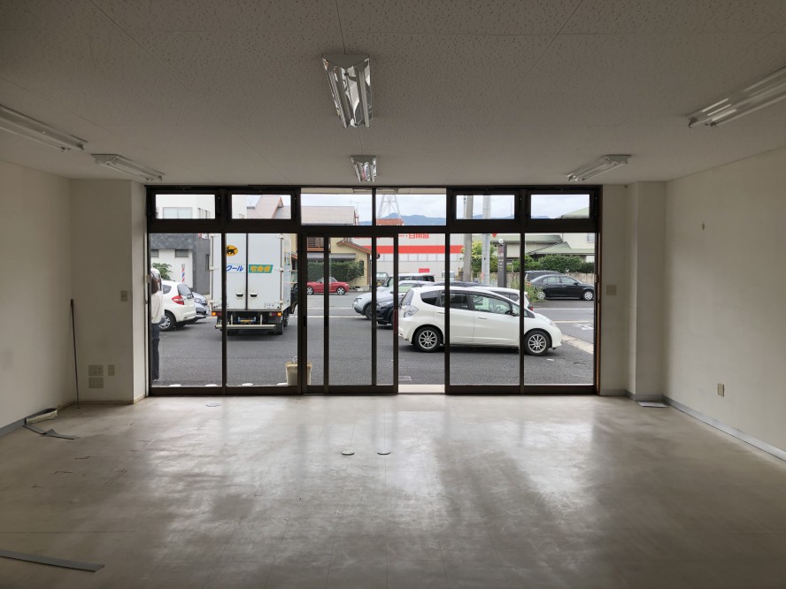 出雲市塩冶有原町（アパレル店舗）